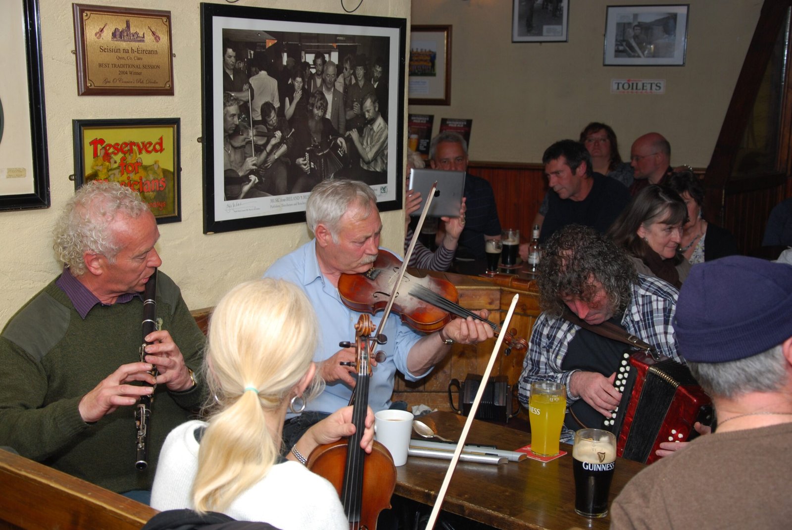 Musiciens pub Gus OConnor Doolin scaled