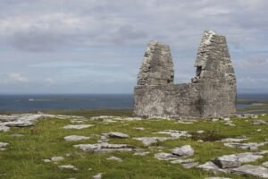 Inishmore_Teampall_Bheanain