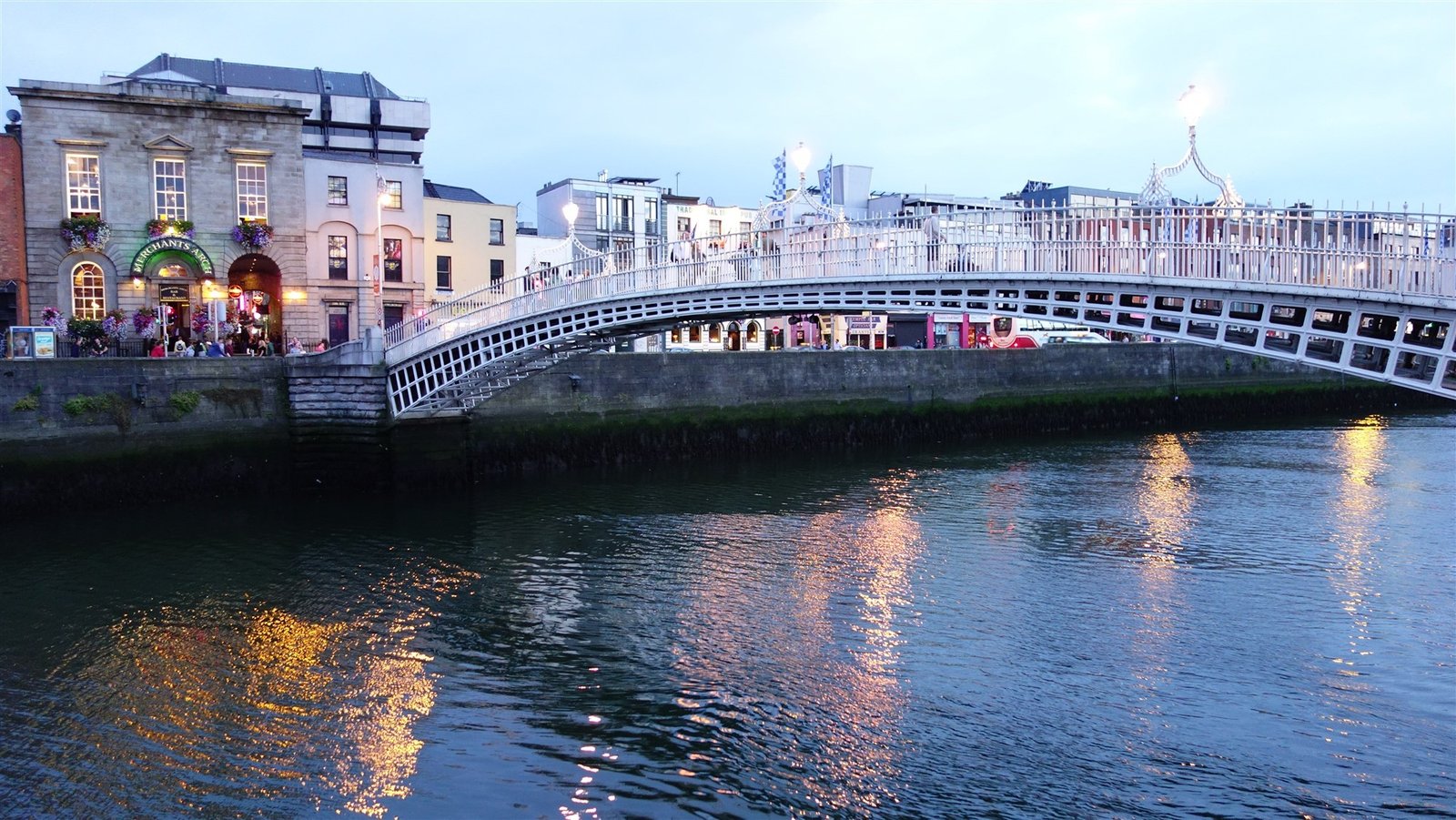 Hapenny Bridge in Dublin