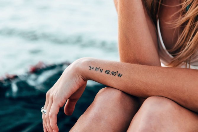 cody-black-423304-unsplash