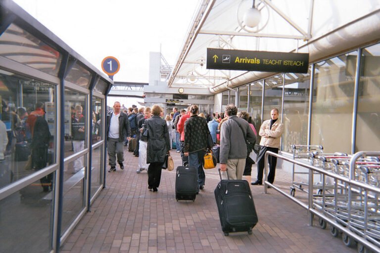 1024px Outside Dublin Airport