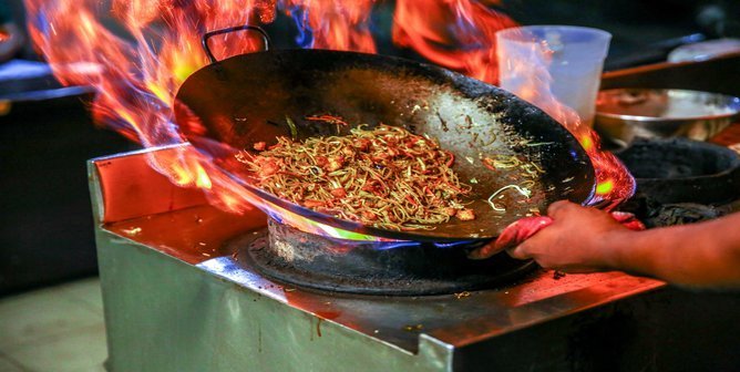 rsz_person-cooking-noodles-3054690
