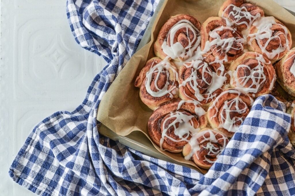 cinnamon rolls 4421064 1280