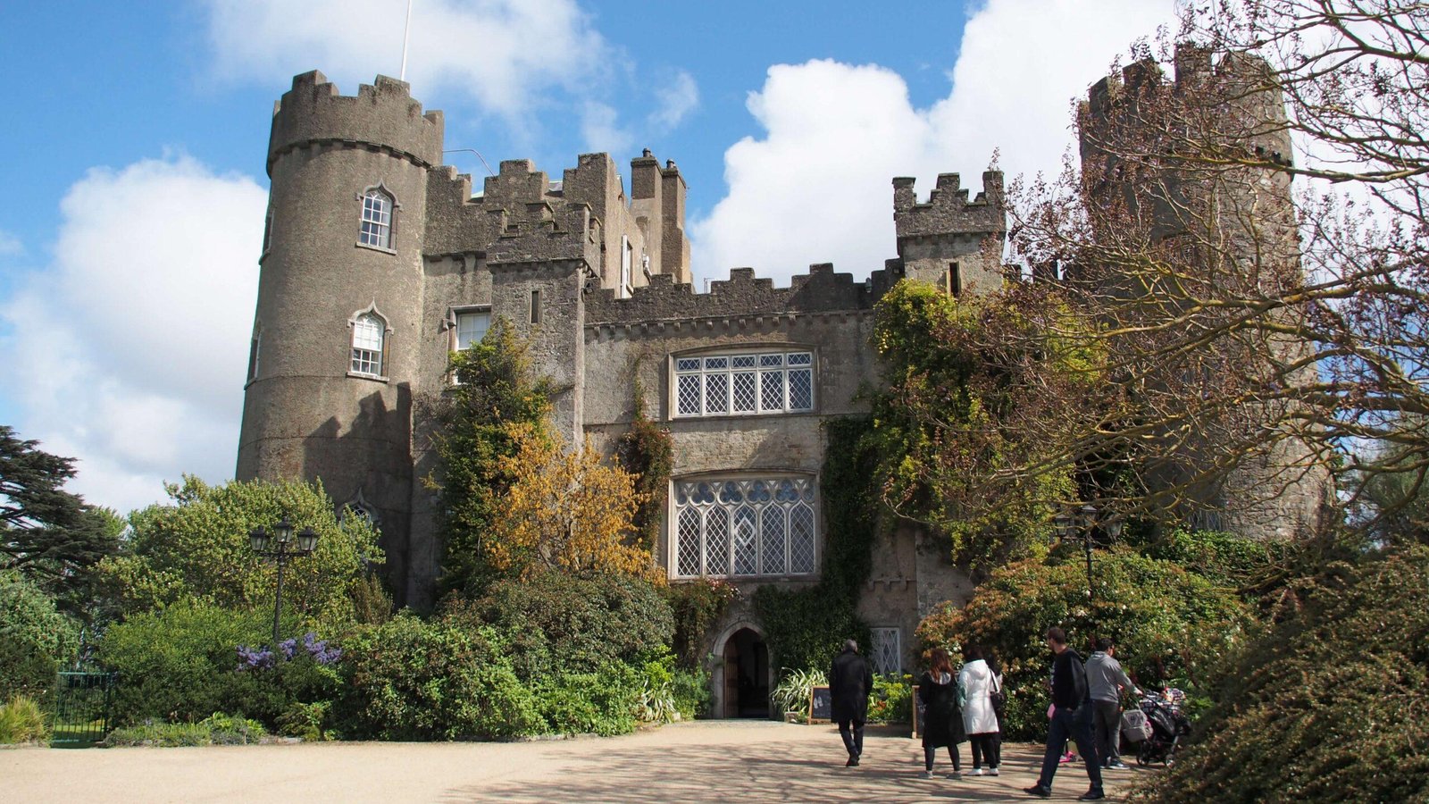 Malahide Castle. Image by Marylou Prévost.