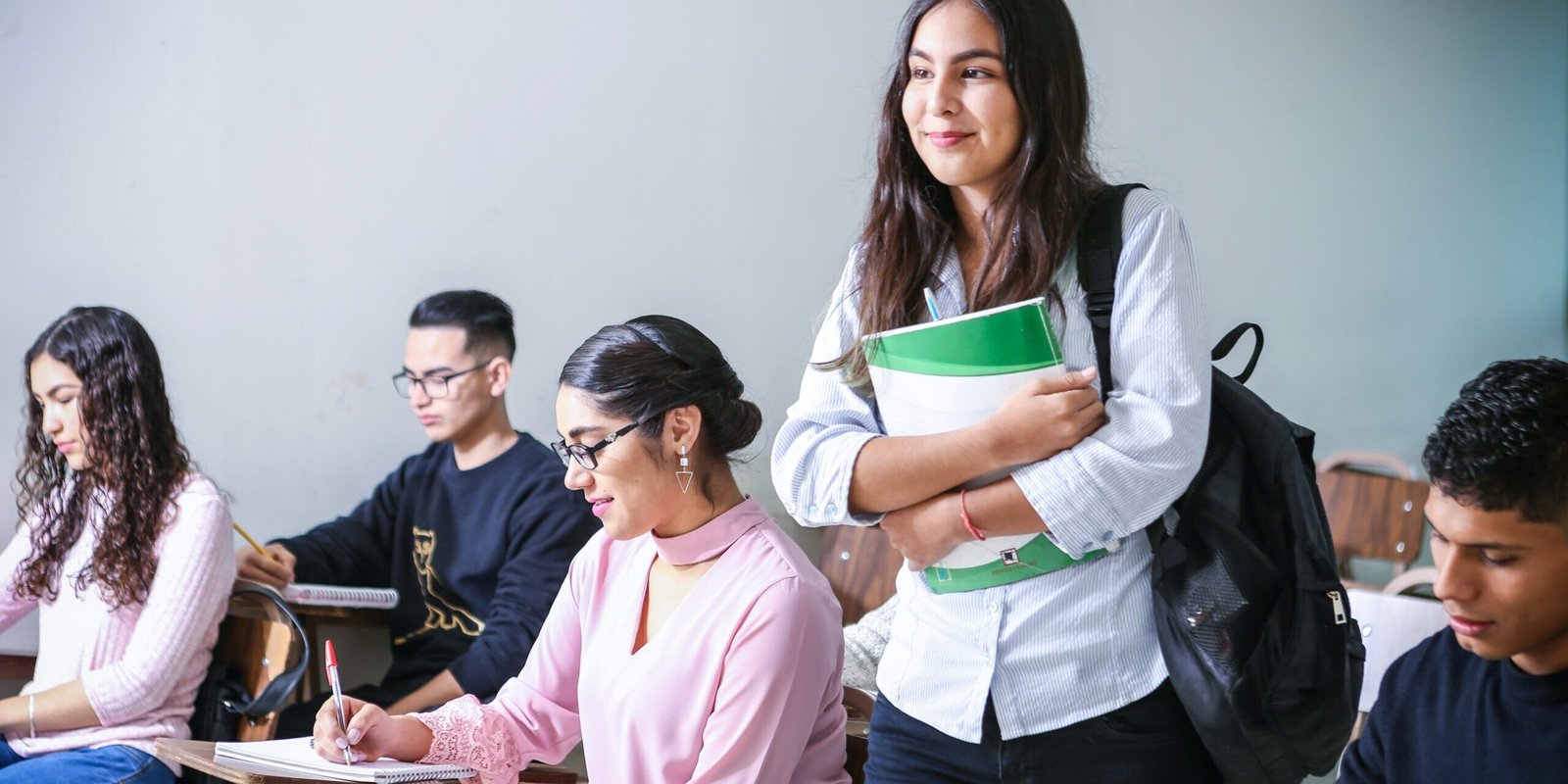Learn English in the UK: Courses, Schools & Classes Guide 1 learning english in the uk