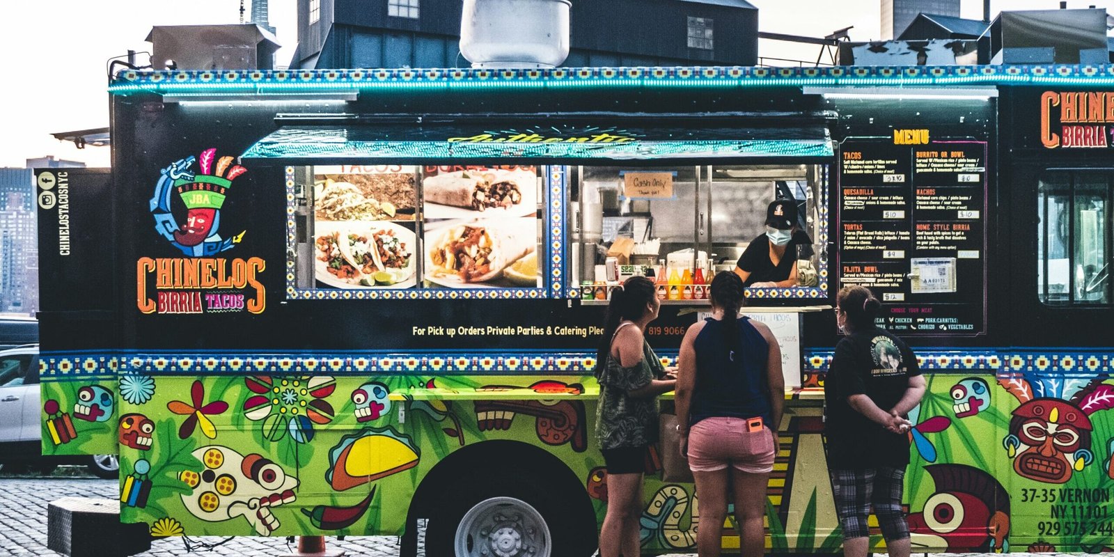 FOOD TRUCKS IN AMERICA:  GLOBAL FLAVOURS FROM IMMIGRANTS