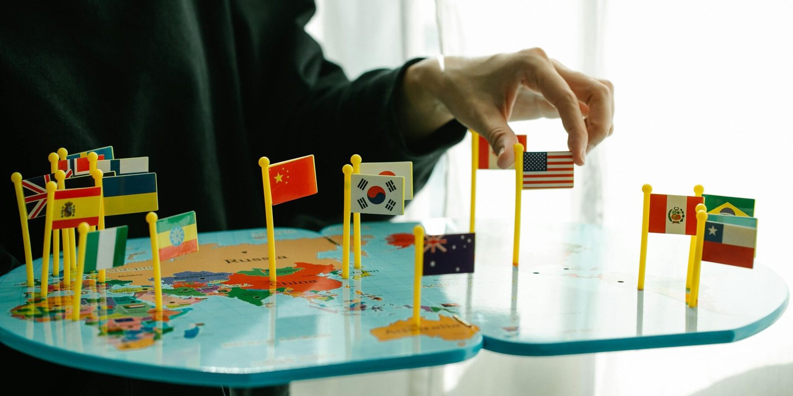 Expat vs Immigrant: 3 Crucial Differences & Why They are Important