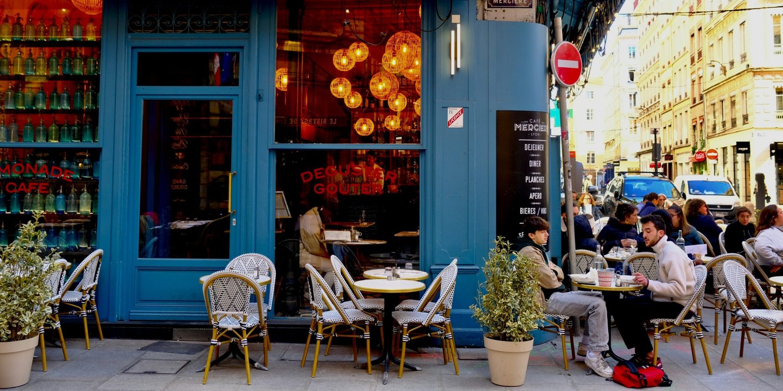 France Etiquette & Customs: A Complete Guide for Expats and Visitors