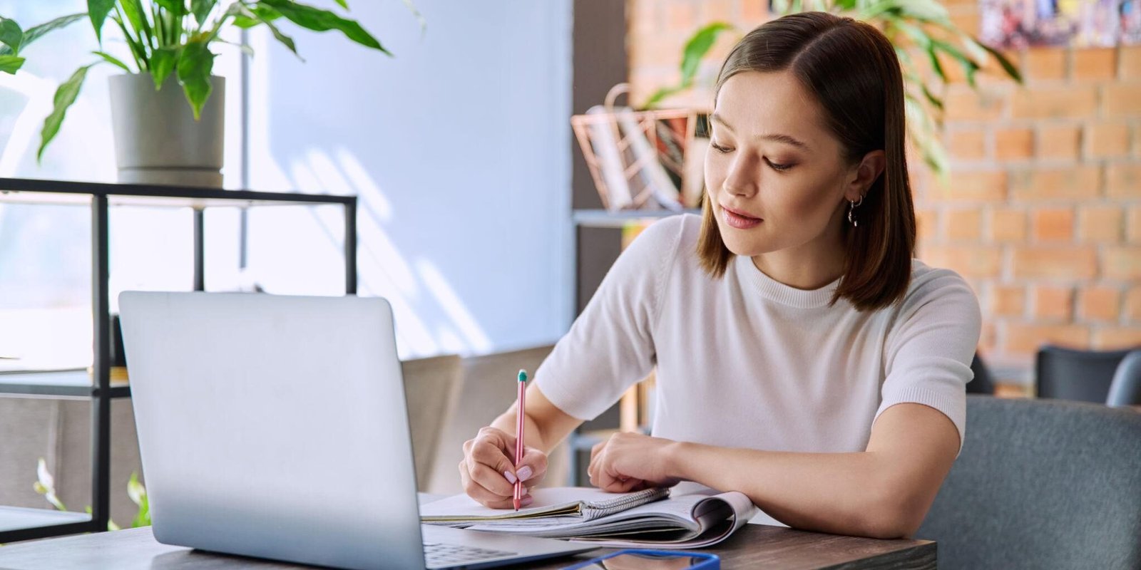 Visa-safe side jobs for international students: Rules to follow so as not to get deported