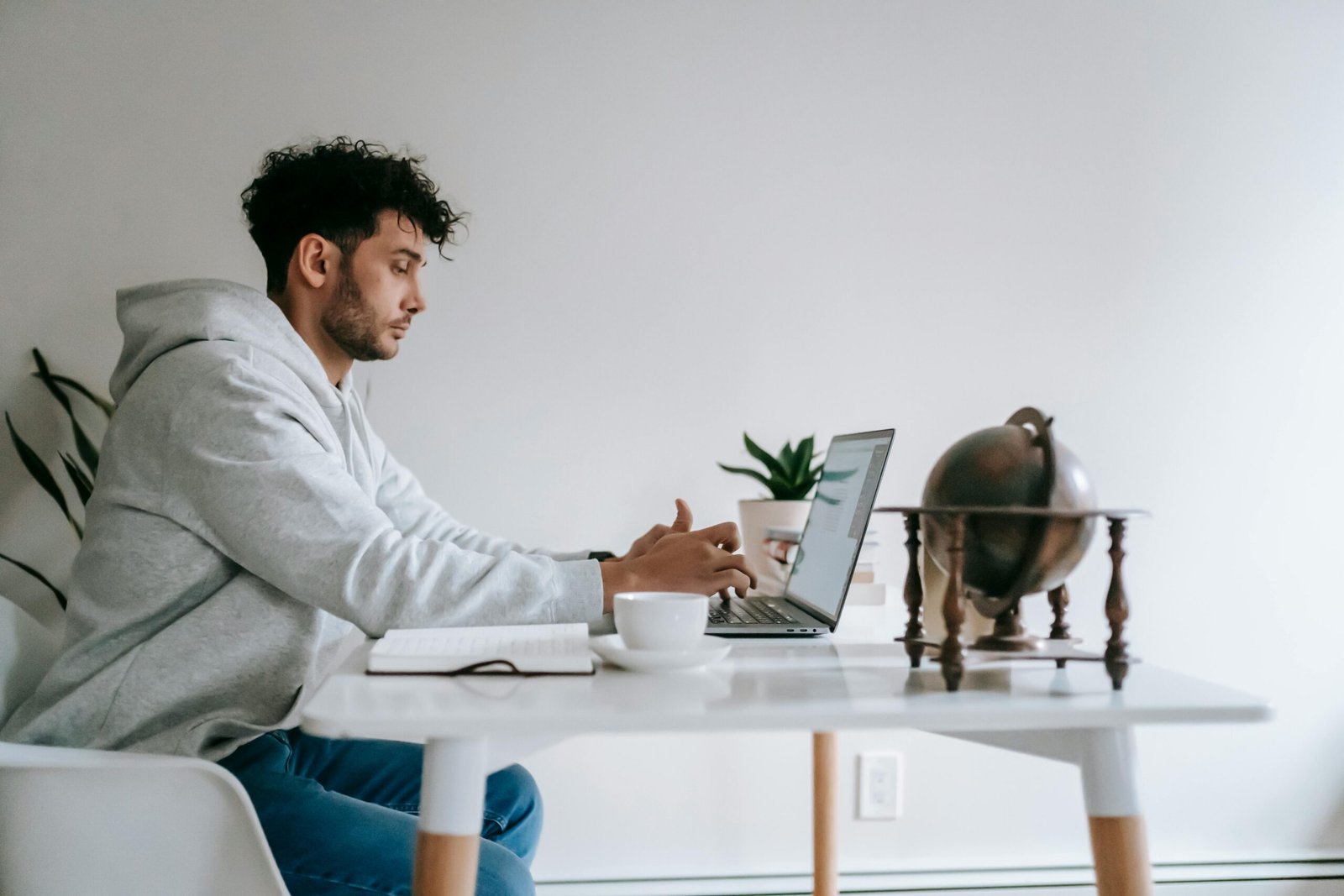 Freelancing in France: The Micro-Entrepreneur Status Explained for Non-French Speakers