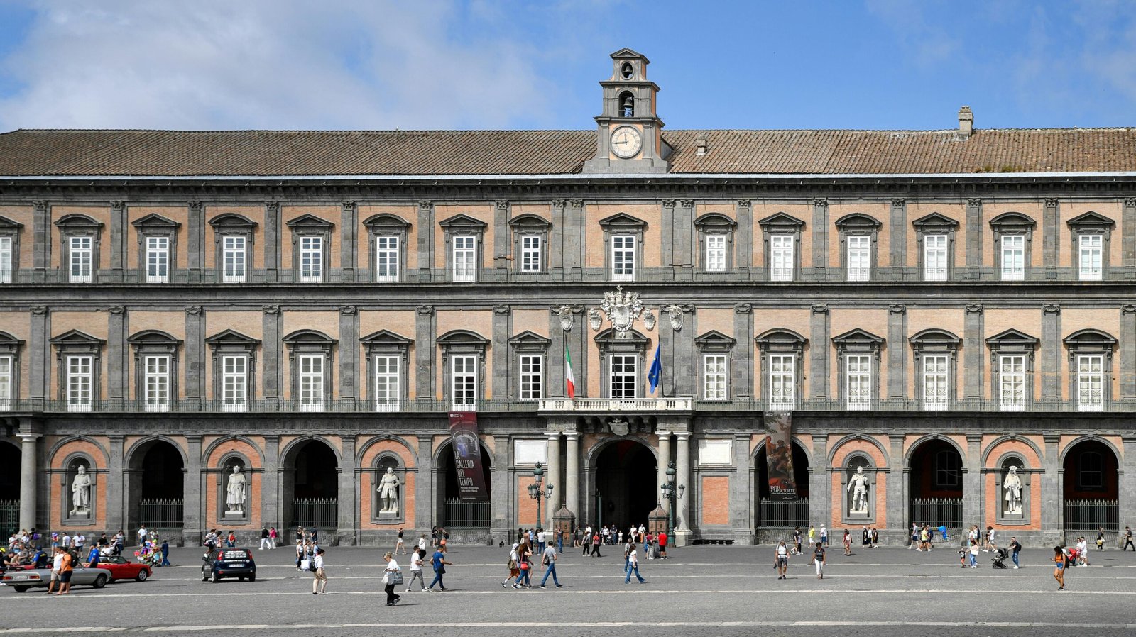 Comparison Between Italian Public Schools and International Schools for Expat Families